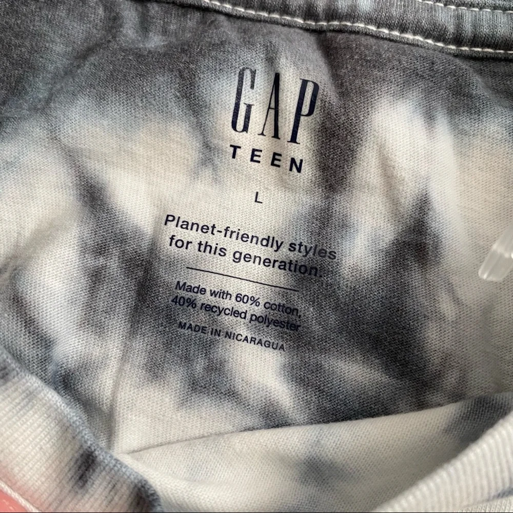 GAP nwt unisex